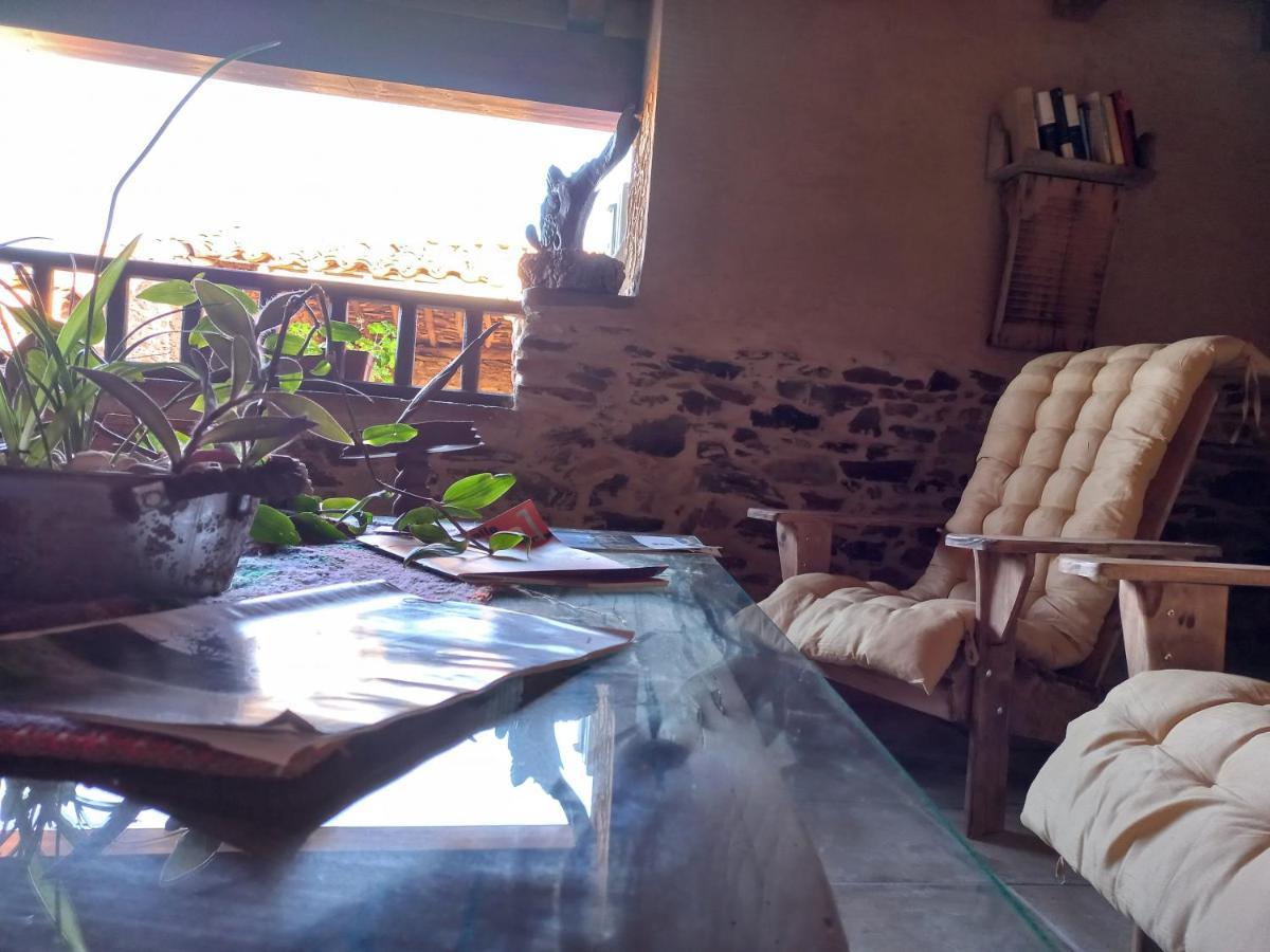 Casa Rural La Moraquintana Villa Santibanez el Bajo Bagian luar foto