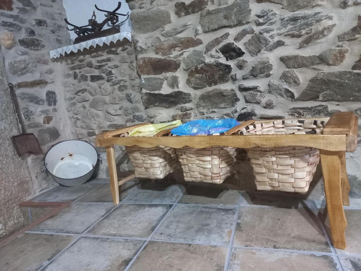 Casa Rural La Moraquintana Villa Santibanez el Bajo Bagian luar foto